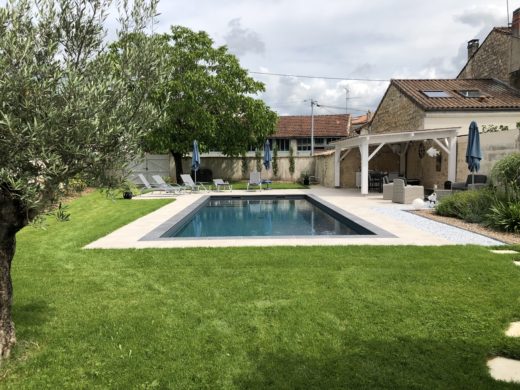 Réalisation Piscines & Concept - Piscine traditionnelle - membrane gris foncé