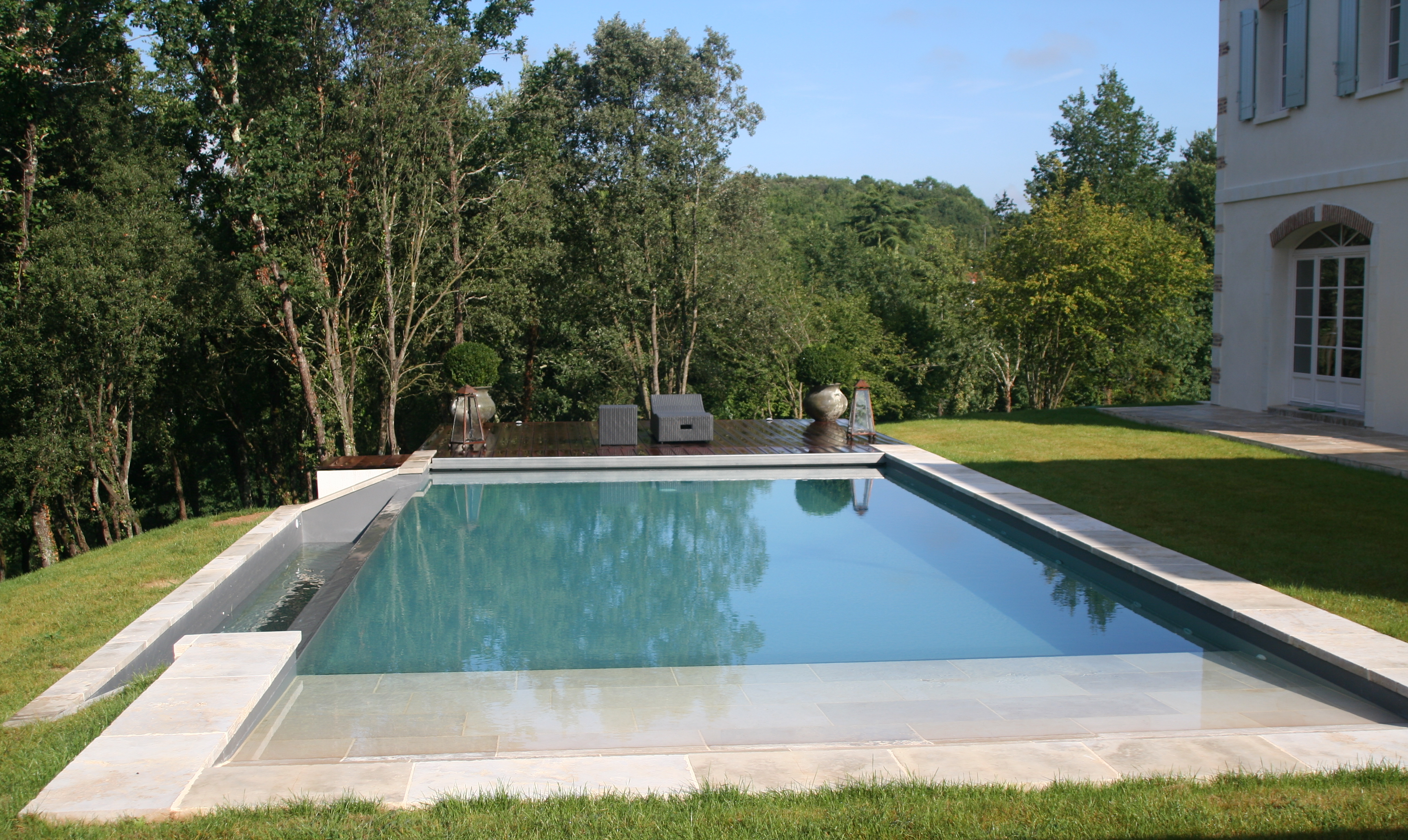 Réalisation Piscines & Concept - Piscine traditionnelle - Piscine à débordement - Plage immergée