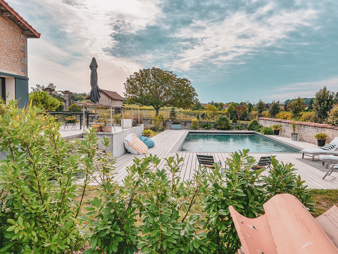 Réalisation Piscines & Concept - Piscine traditionnelle -membrane armée - Volet immergé