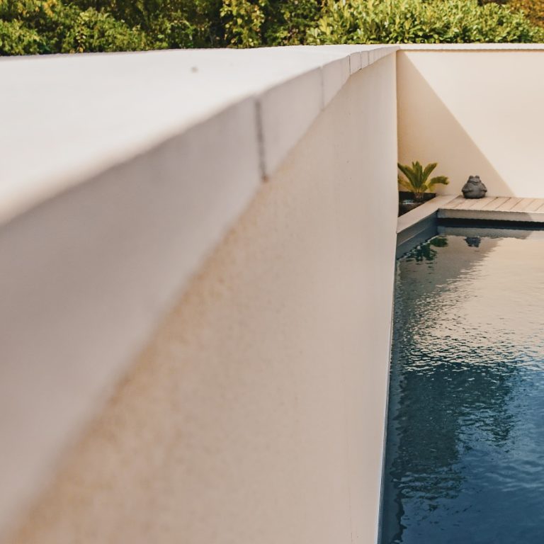 Boudin Réalisation Piscines & Concept - Piscine traditionnelle - limite propriété - Volet immergé