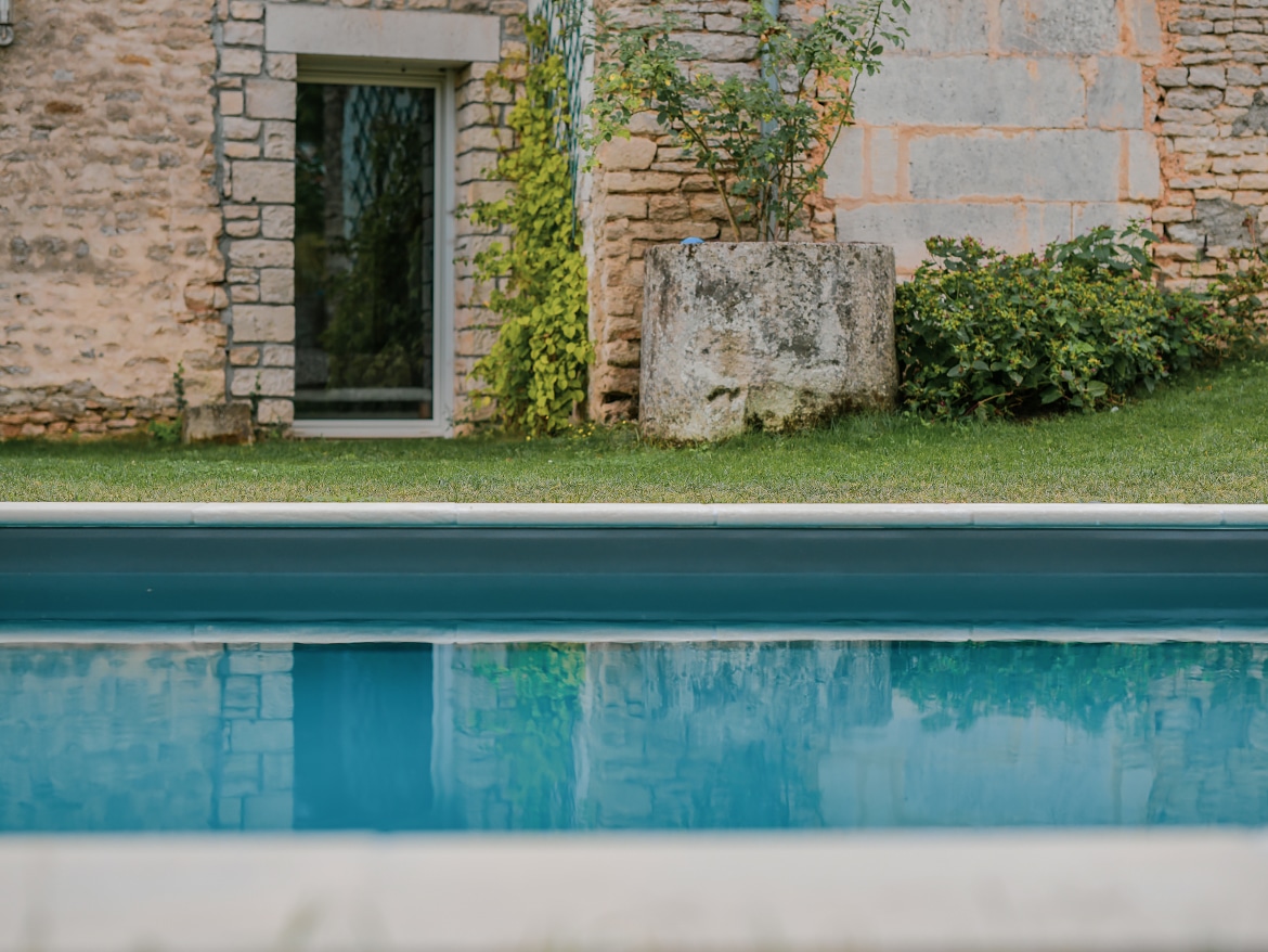 Réalisation Piscines & Concept - Piscine traditionnelle -membrane armée - Volet immergé