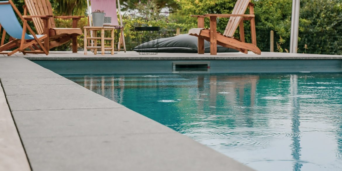 Joubert Réalisation Piscines & Concept - Piscine traditionnelle -membrane armée - Volet immergé