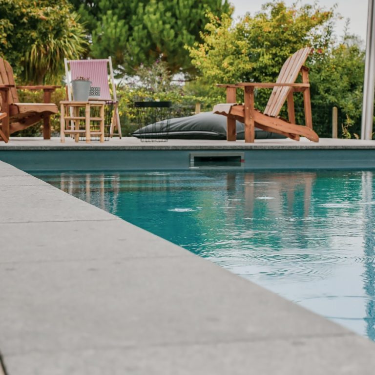 Joubert Réalisation Piscines & Concept - Piscine traditionnelle -membrane armée - Volet immergé