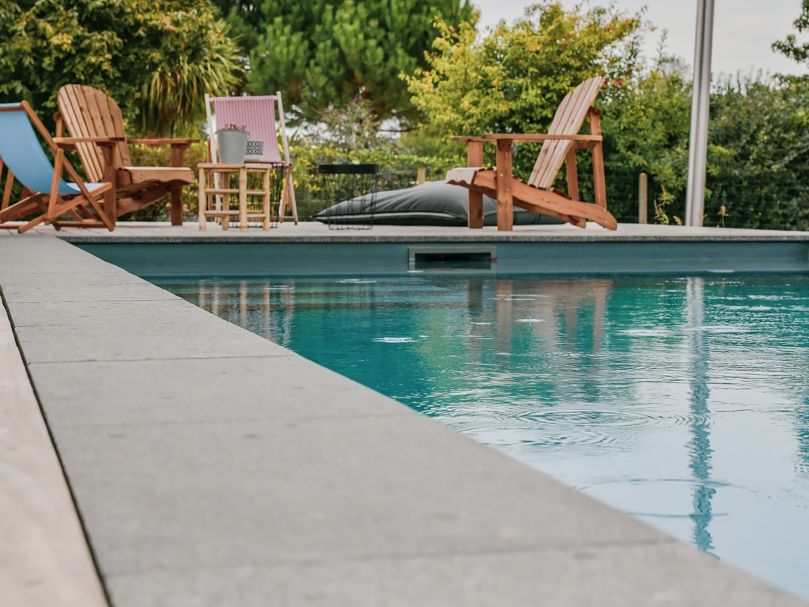 Réalisation Piscines & Concept - Piscine traditionnelle -membrane armée - Volet immergé