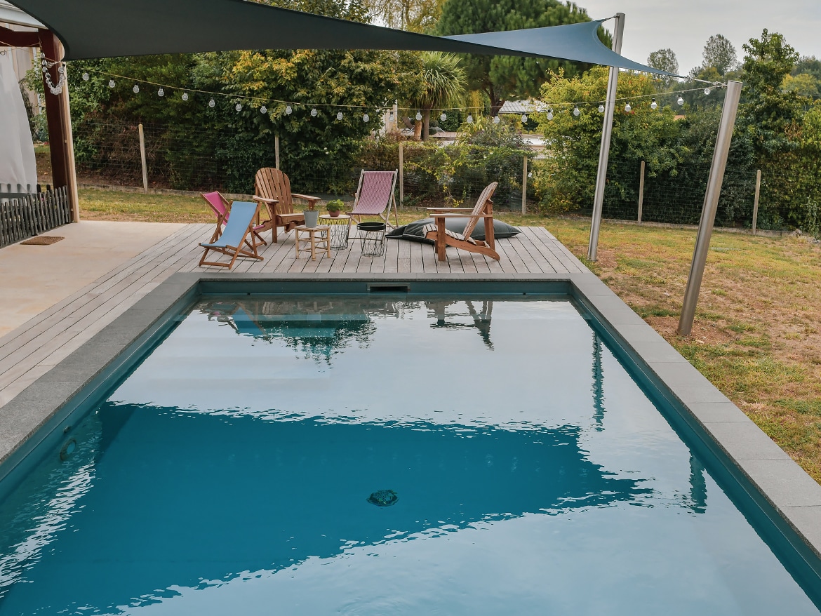 Réalisation Piscines & Concept - Piscine traditionnelle -membrane armée - Volet immergé