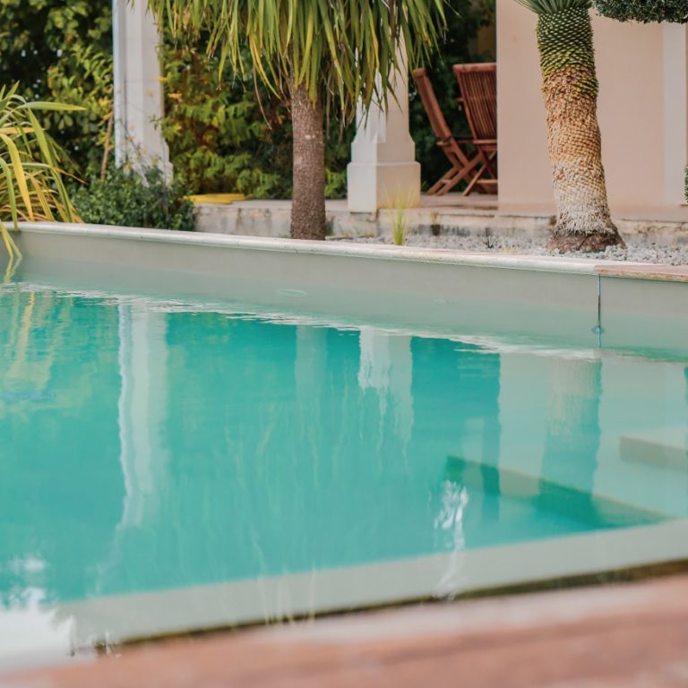 Charlot Réalisation Piscines & Concept - Piscine traditionnelle -membrane armée - Volet immergé